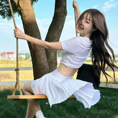 泳池里的女人
